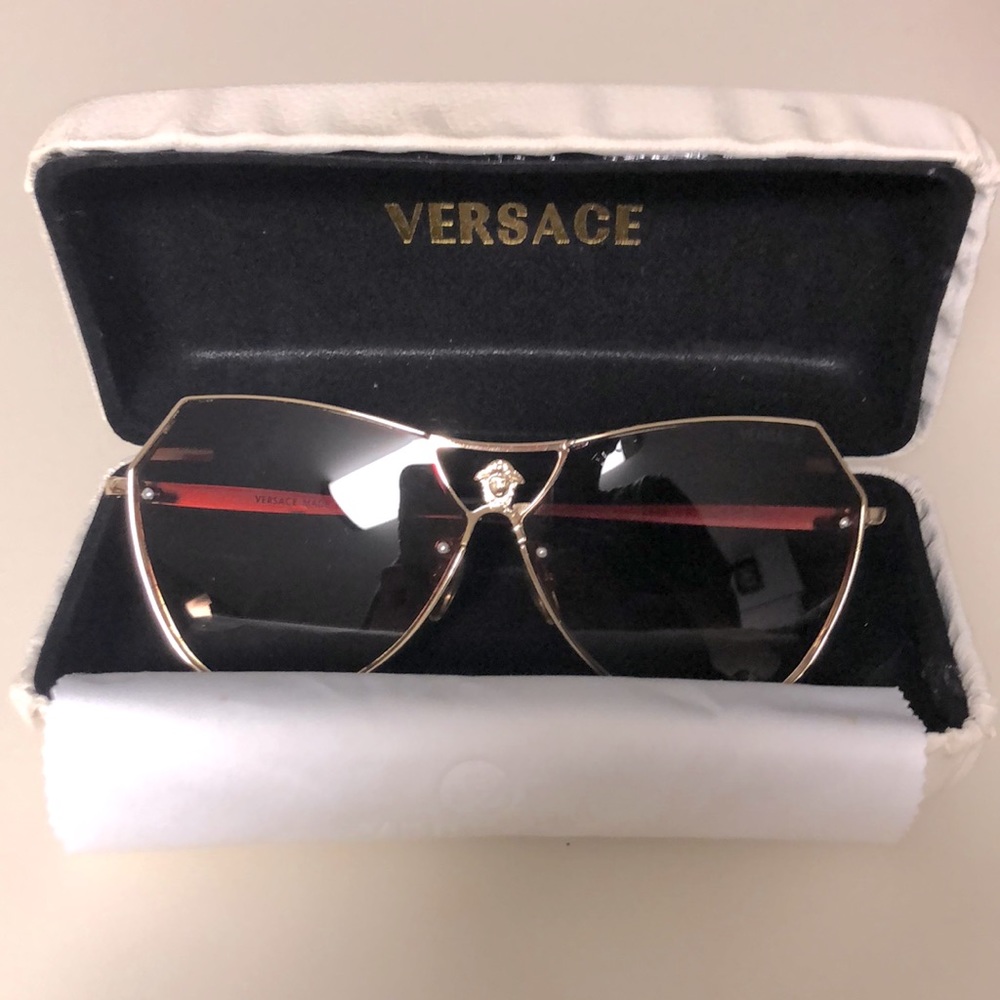 Authentic Versace Gold 20030 Light Dark Sunglasses with case